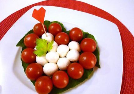 tomato-mozz-heart